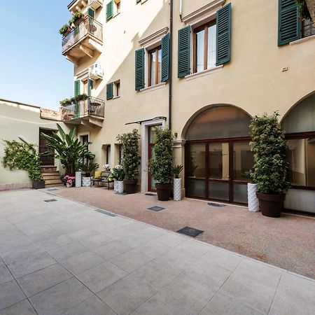 Апартаменты Palazzo Ristori Верона Экстерьер фото
